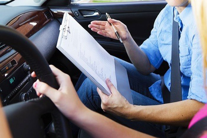 Δίπλωμα οδήγησης στα 17-Τι αλλάζει σε εξετάσεις και εκπαίδευση υποψήφιων οδηγών - Φωνή Μαλεβιζίου
